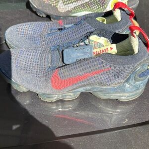 Nike Air VaporMax Flyknit 3 - Navy and Red